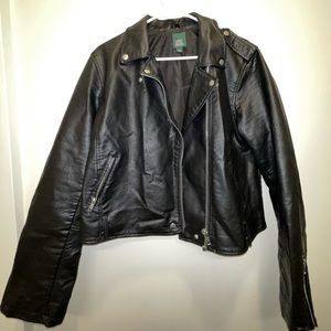 Barely worn faux cropped leather jacket